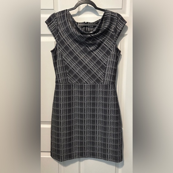 Banana Republic Dresses & Skirts - Banana Republic Black and White Checkered Midi Dress